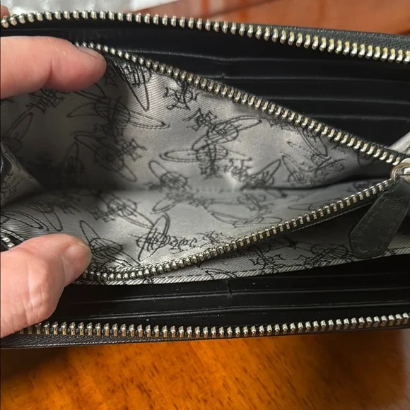 Vivienne Westwood Black Wallet - Picture 6 of 11
